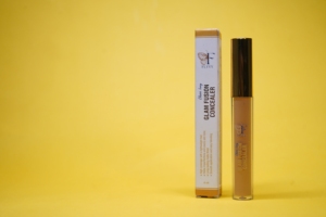 Crema Correctora Glam FLAT, Maquillaje Facial para Eliminar Imperfecciones, para Todo Tipo de Piel, Fórmula en Envase, Cruelty-Free - Product Image 2