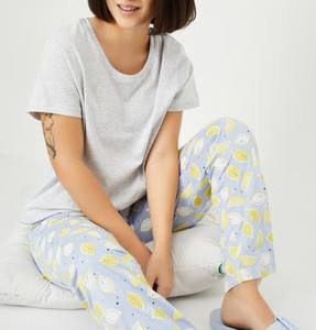 T-shirt élégant pour femme en soie, design sans couture, col montant, manches courtes, tenue de bureau sophistiquée, tee-shirt basique uni minimaliste - Product Image 3