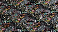 Tissu en velours noir de haute qualité, brodé d'un motif floral botanique paisley, pour la confection de vêtements traditionnels de luxe pour femmes.