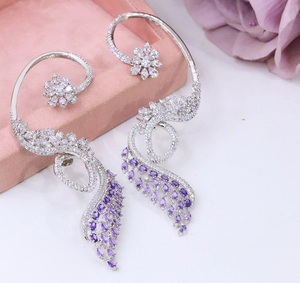 Pendientes de gota elegantes de latón de alta calidad, plateados en plata, con circonita, modernos y llamativos, para mujer, para fiestas nocturnas, colección de moda. - Product Image 2