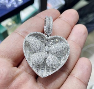 Pendentif en forme de cœur en moissanite VVS, en alliage plaqué rhodium argenté, serti de diamants, breloque romantique unisexe, cadeau, bijoux hip-hop - Product Image 1
