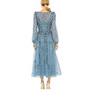 Robe de soirée bleu clair brodée, élégante, en mousseline perlée, longueur thé, sans manches, décolleté cœur, traîne balayante, coupe trapèze - Product Image 2