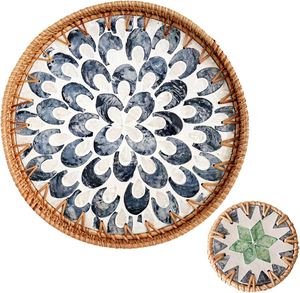 Plateau de service rond en rotin fait main avec motif floral bleu, plateau décoratif en nacre, plateau tissé pour la maison et les restaurants - Product Image 1