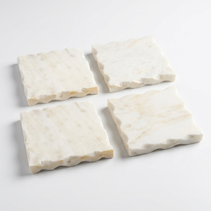 Ensemble de sous-verres en marbre faits à la main, sur mesure, avec bord ondulé rugueux, sous-verres en pierre blanche naturelle de forme organique pour la maison - Product Image 1
