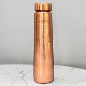 Bouteille en cuivre traditionnelle à motif de rouleau, exportée de l'Inde vers le monde entier. (Cuivre pur certifié) - Product Image 1