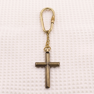 Porte-clés en laiton en forme de croix, porte-clés religieux en métal avec chaîne et clip - Product Image 2