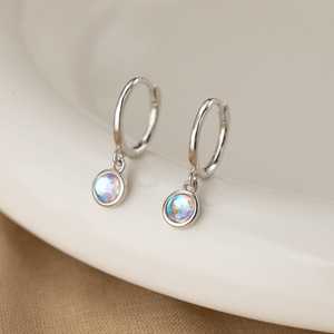 Pendientes de Aro Huggie de Plata de Ley 925 de Lujo Vintage con Piedra Lunar, Chapados en Oro de 14K, Colgantes para Piercings de Cartílago - Product Image 6