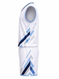 Ensemble de maillot de basket-ball personnalisé pour hommes, blanc et bleu, uni, avec nom d'équipe, sans manches, col en V, respirant, en mesh, uniforme athlétique - Product Image 4