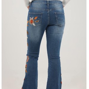 Jeans vintage délavés pour femmes, pantalon en denim taille haute, vêtements décontractés, vente en gros, fabricant de jeans, coton confortable, style décontracté - Product Image 4