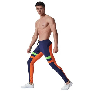 Leggings elegantes para MMA hechos con tela elástica de primera calidad que ofrece comodidad, flexibilidad, transpirabilidad y soporte confiable. - Product Image 4