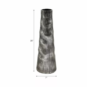 Vase de table en métal fait main Drift Vessel, finition argentée, design industriel, 39 cm de hauteur, texture géométrique, décoration - Product Image 4