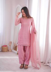 Elegante Conjunto Kurti Patiala Rosa Recto con Dupatta – Traje Salwar Étnico de Diseño Minimalista para Fiesta para Mujer - Product Image 2