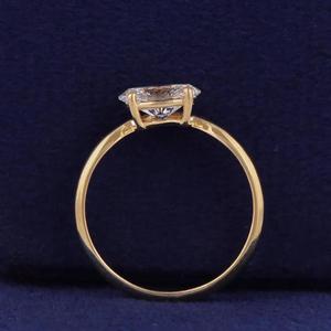 Anillo de Oro Amarillo Macizo con Diamante de Corte Ovalado, Engaste de Puntas Tipo East West, Banda Ondulada Curva Sencilla, Solitario Minimalista para Compromiso y Boda - Product Image 4
