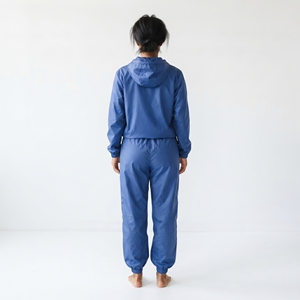Conjunto Deportivo de Chaqueta Cortavientos y Pantalones Deportivos Personalizados para Mujer - Product Image 4