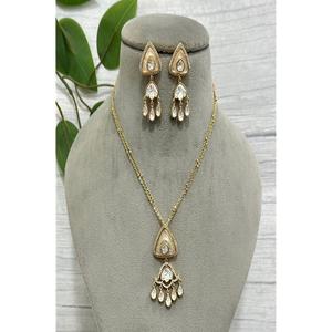Ensemble de collier chaîne en moissanite Polki Kundan de qualité supérieure inspiré de Sabyasachi, pour les mariages et les soirées, pour femmes - Product Image 2