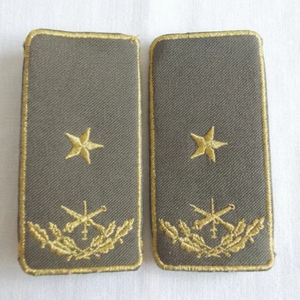 Épaulettes d'uniforme de l'Albanie, insignes de grade, personnalisées, brodées, avec perles, à coudre, avec épingle de sûreté - Product Image 1