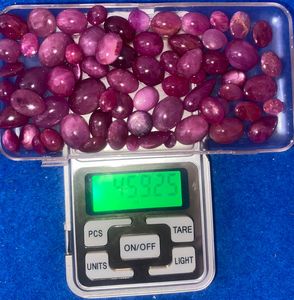 Lote de 66 Piezas de Rubíes Rojos Naturales Cabujón de 459.30 Quilates - Formas Mixtas para Joyería - Product Image 1