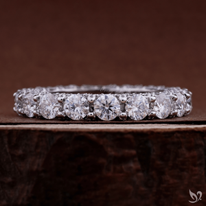 Anillo de Boda con Diamantes Redondos en Banda Completa, 4.15 TCW, Corte Brillante, Montura Compartida - Product Image 2