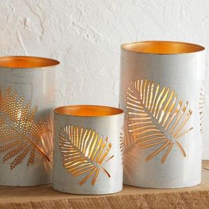 Porte-bougies en métal élégants, parfaits pour décorer les tables, apportant une touche d'élégance, une lueur douce et un attrait réfléchissant. - Product Image 6