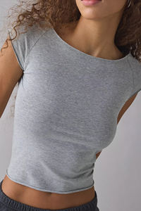 Camiseta Corta Heather Grey con Cuello Barco para Mujer, 100% Algodón, Manga Casquillo, Logotipo Personalizado, Estilo Urbano Y2K, Venta al por Mayor de Camisetas - Product Image 4