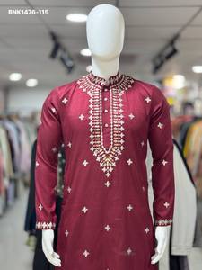 Colección de conjuntos de kurta-pyjama de seda con bordados y detalles en el cuello con hilo metalizado, ideales para festivales, a precio de mayorista. - Product Image 3