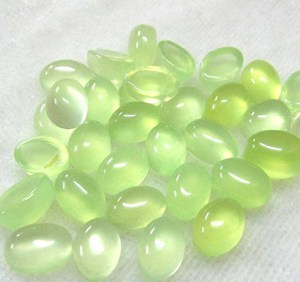 Cabujones ovalados de prehnita natural, chalcedonia de color verde, lisos, disponibles en todos los tamaños, para la fabricación de joyería. - Product Image 5