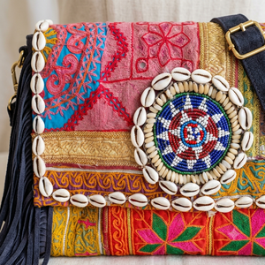 Sac à bandoulière géométrique en coquillages de cauris, brodé style bohème, multicolore, fait main, ethnique, art populaire, pour femme - Product Image 2