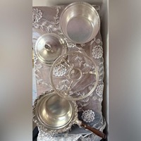 Plat de service rond en acier inoxydable avec couvercle et pieds décorés, 4,5 L, pour hôtel, restaurant, banquet