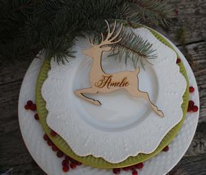 Adorno de Ciervo de Madera Personalizado con Nombre Grabado George, Decoración Navideña Rústica para Colgar en la Pared con Temática Animal - Product Image 3
