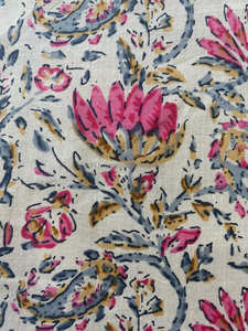 Tissu en coton imprimé à la main à motifs floraux indiens en gros pour crème rose, rose, bleu beau pour vêtements de filles, décoration, rideaux, sacs - Product Image 2