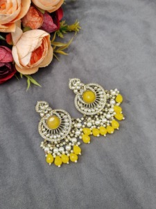 Pendientes colgantes de diseñador con borlas de perlas Chandbali y piedras preciosas redondas, chapados en oro antiguo, para mujer, fabricante de pendientes de moda. - Product Image 1