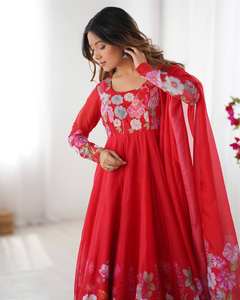 Ensemble Anarkali en soie organza pure et douce, coupe évasée, motif Kali, avec dupatta en toile et pantalon, prêt-à-porter - Product Image 6