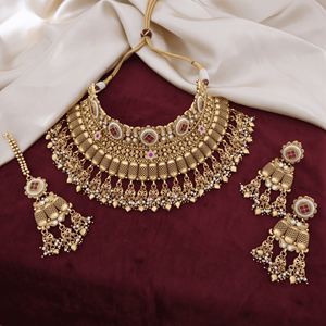 Ensemble collier ras-de-cou ethnique vintage en cuivre plaqué or pour mariée avec boucles d'oreilles assorties et Maang Tikka – Bijoux de mode pour femme pour mariage - Product Image 2