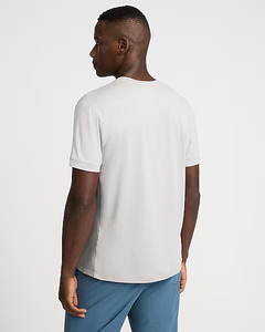 Chemise en grès la plus vendue – Douce comme du beurre, 100 % coton, coupe ample, ourlet incurvé, logo avant, écologique, respirante, décontractée - Product Image 3