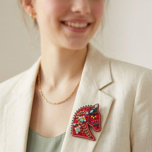 Broche Glamour Haut de Gamme Brodée de Cristaux, Faite à la Main, Écologique, en Toile de Coton, Épingle à Bijoux pour Mariage - Product Image 5