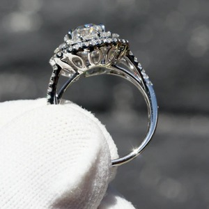 Bague de fiançailles élégante en moissanite halo, argent sterling 925, bijoux de mariée - Product Image 4