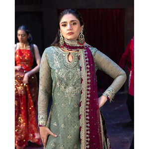 Hermoso Conjunto de Diseñador (Top, Pantalón y Dupatta) para Fiestas Indias y Pakistaníes - Product Image 5