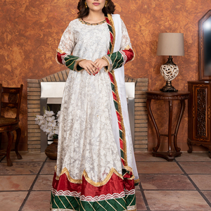 Ensemble 3 pièces brodé intégral style traditionnel, motif floral fantaisie, travail Gotta, comprenant une longue robe, un pantalon et un dupatta, pour adultes et jeunes filles - Product Image 3