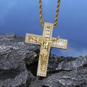 Collar con Colgante de Cruz de Jesús con Diamantes Cultivados en Laboratorio con Corte Esmeralda, Estilo Hip Hop, para Hombres y Mujeres, y Regalo de Joyería Fina para Ella - Product Image 1