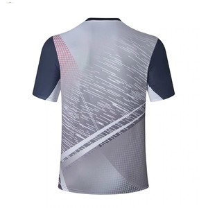 Camiseta Deportiva de Manga Corta con Cuello en V para Hombre, Diseño Geométrico, Secado Rápido, Tejido de Poliéster, Corte Regular - Product Image 2