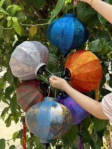 Farol de Bambú y Seda Vietnamita de Alta Calidad, 30-40cm, Decoración para Bodas, Farol Colgante de Seda de Hoi An, Vietnam - Product Image 2