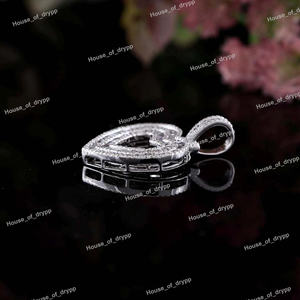 Collar con Colgante de Diamante Moissanite en Forma de Corazón en Plata de Ley 925, Joyería de Lujo con Corte Baguette - Product Image 4