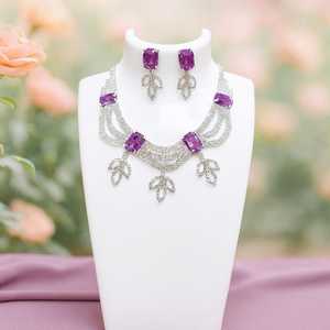 Ensemble collier et boucles d'oreilles American Diamond |   Bijoux de mariée indo-occidentaux plaqués argent avec CZ |   Pierre violette, rose, bleue - Product Image 3