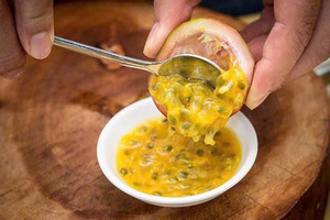 เนื้อผลไม้เสาวรสสีม่วงแช่แข็ง ฤดูกาล 2026 สำหรับสกัดน้ำผลไม้ วัตถุดิบอุตสาหกรรมเครื่องดื่ม บรรจุภัณฑ์ขนาดใหญ่ 10 กก. รสเปรี้ยว - Product Image 2