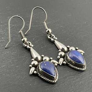 Boucles d'oreilles pendantes fantaisie vintage en argent sterling et lapis-lazuli, bijoux faits à la main avec pierres précieuses bleues, cadeau élégant pour femme - Product Image 3
