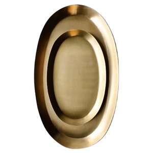 Elégants plateaux ovales imbriqués en laiton pour les repas modernes et la décoration du Ramadan en finition dorée pour la maison et les événements à vendre - Product Image 1