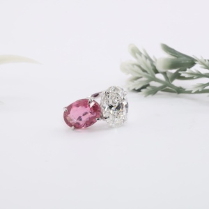 Élégante bague Toi et Moi en or blanc avec diamant de laboratoire taille ovale et diamant rose, deux pierres entrelacées, bijou raffiné, cadeau pour femme - Product Image 1