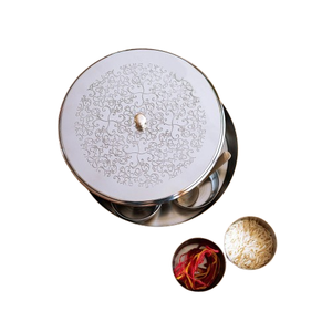 Caja de especias tradicional india hecha a mano de latón puro con 7 compartimentos y cuchara para almacenamiento en la cocina y decoración del hogar. - Product Image 4