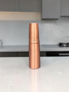 Bouteille en cuivre avec couvercle, aux bienfaits pour la santé, provenant de l'exportation indienne internationale. (Cuivre pur certifié) - Product Image 1