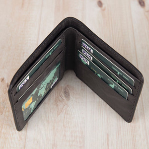กระเป๋าสตางค์หนังแท้พรีเมียมสำหรับผู้ชาย ป้องกัน RFID แบบพับสองตอน ขายส่ง รับผลิตตามแบบ OEM สกรีนโลโก้ ผลิตด้วยมือ ส่งออกจากปากีสถาน - Product Image 4